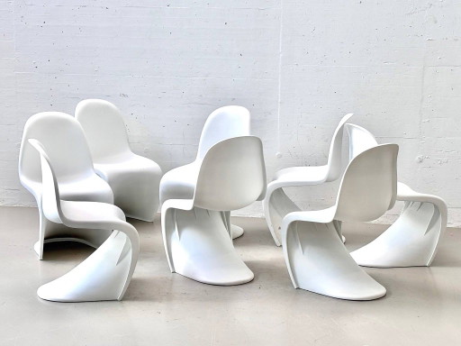 White chairs in the style of the Panton Chair – Space Age, 1970s – kuipstoelen, Plastic