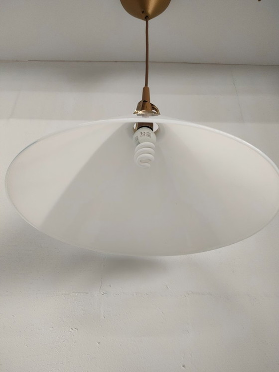 Image 1 of Suspension vintage massive originale (verre opale/laiton)
