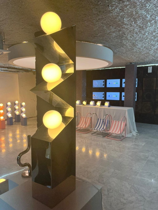 Axel Chay Lampadaire design chrome memphis