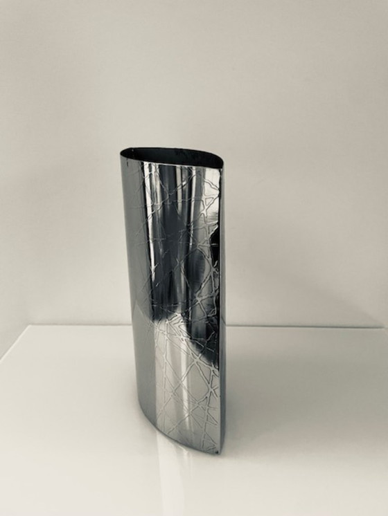 Image 1 of Metal designer vase with wood grain pattern – elliptical shape