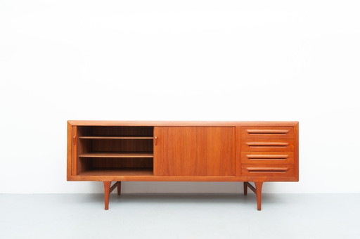 Credenza in teak di Ib Kofod-Larsen per Faarup Møbelfabrik (1960)