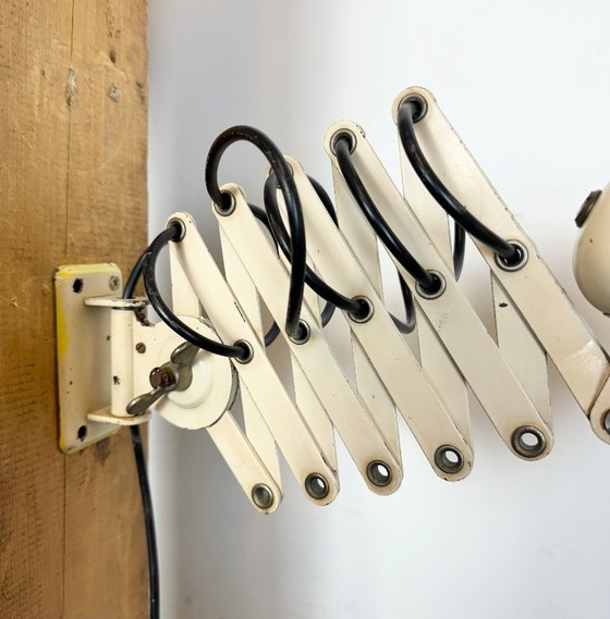 Image 1 of Beigefarbene, industrielle Wandleuchte im Midcentury-Stil mit Scherenmechanismus von Wila Leuchten, 1960er Jahre
