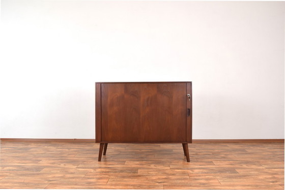 Image 1 of Credenza danese con ante a battente in teak di metà secolo, anni '60