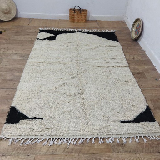 Minimal Moroccan Berber Rug – Timeless Handmade Berber Carpet | 250 × 160 cm