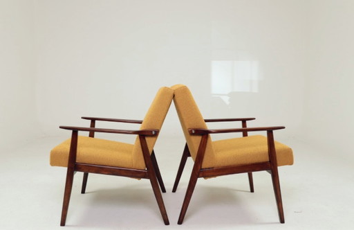 Pair of modern longue chairs yellow mustard bouclé 1970