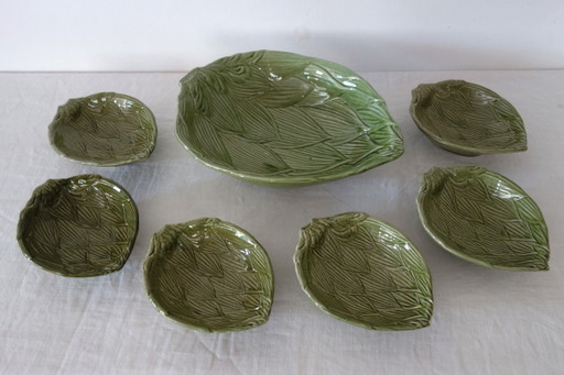 Saladekom + 6 vintage aardewerken kommen uit de jaren 70 in artisjokgroene kleur