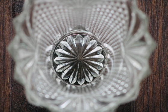 Image 1 of Grand vase en cristal taillé – motif à pointes de diamant