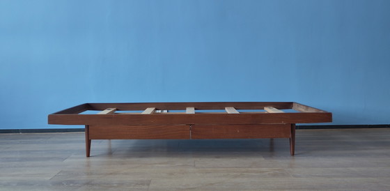 Image 1 of Divano letto vintage con cassetti in legno di teak.
