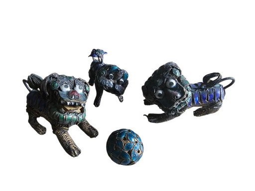 Foo (Fu) dogs - Filigree - Enamel - Cloisonné - Miniature - Silver - Gold-plated ~ 3 pieces - Chinese jewelry ~ 20th century