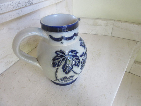 Traditioneller Steingutkrug mit Herstellermarke – Tischdekoration, Ceramic, Stone (photo 3 of 7)