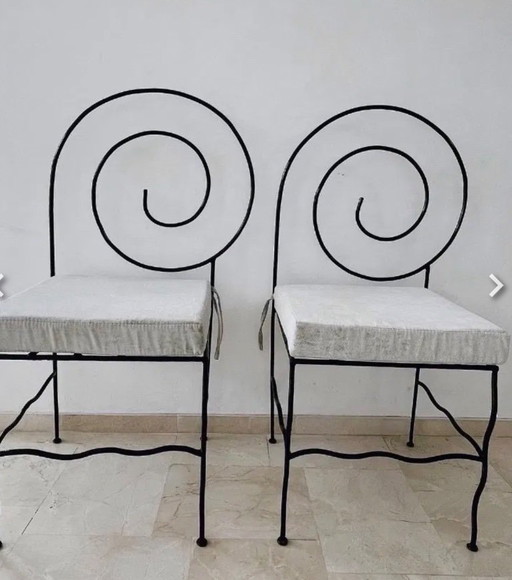 Deux chaises en fer