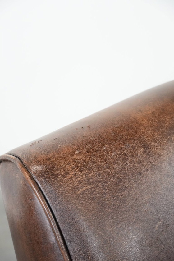 Image 1 of Poltrona in pelle di pecora dal design elegante e dalle belle forme rotonde