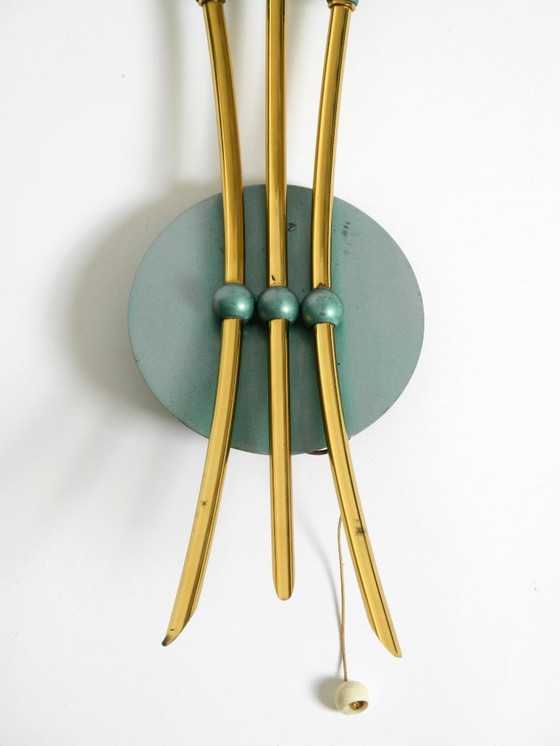 Image 1 of Bellissima lampada da parete conica a 3 luci in stile Mid-Century Modern in ottone