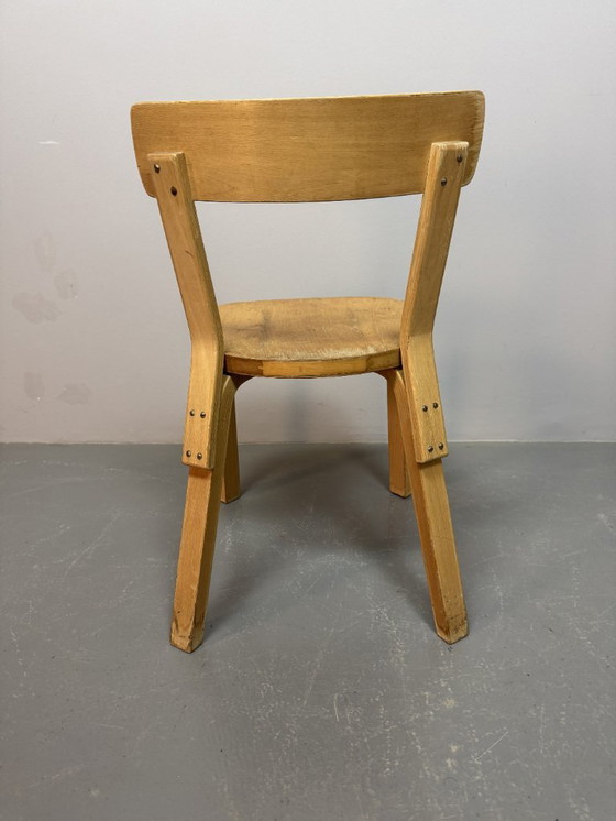 Image 1 of Ensemble de 3 chaises en contreplaqué Alvar Aalto modèle 69, première édition, pour Artek, Finlande, années 1940.