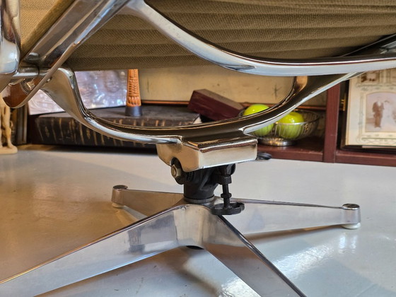 Charles & Ray Eames - Poltrona EA 124 - Aluminum Group, Herman Miller circa 1960/70 – Poltrone, Alluminio (photo 8 of 9)