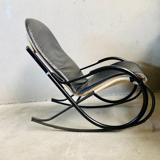 Sedia a dondolo "Nonna" Paul Tuttle per Strässle International, Svizzera