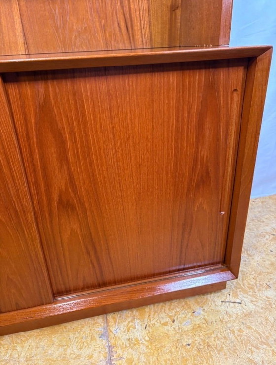 Image 1 of Mueble de pared/librería retro de teca de mediados de siglo de Poul Hundevad (años 60). Un fantástico y elegante mueble de pared