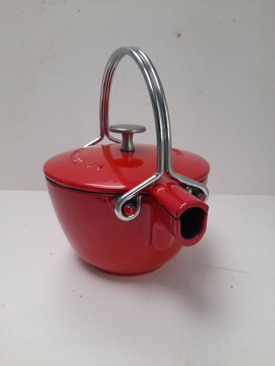 La théière Staub en fonte émaillée rouge – Accessoires de table, Cast Iron (photo 2 of 6)