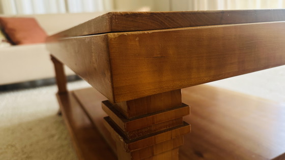 Image 1 of Salontafel kersenhout naar model van Frank Lloyd Wright