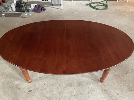 Ovale tafel van kersenhout
