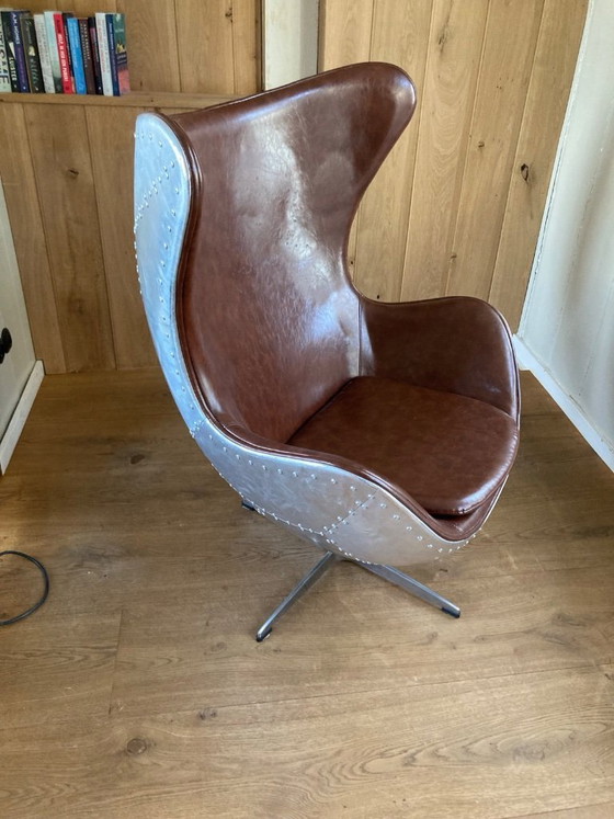 Image 1 of Poltrona a uovo in stile aviatore