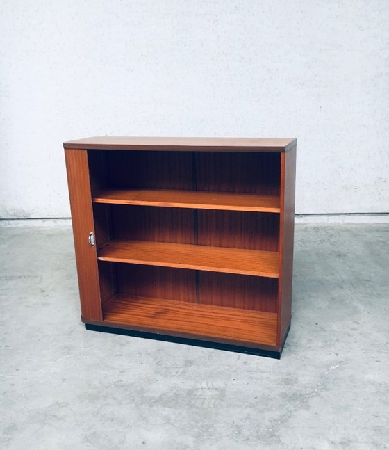 Image 1 of Archivador con puertas correderas de diseño moderno de mediados de siglo, Bélgica, años 60