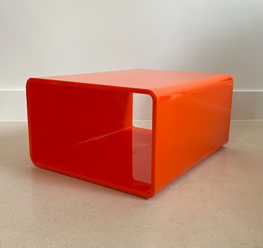 Table basse en plexiglas opale orange, France années 70