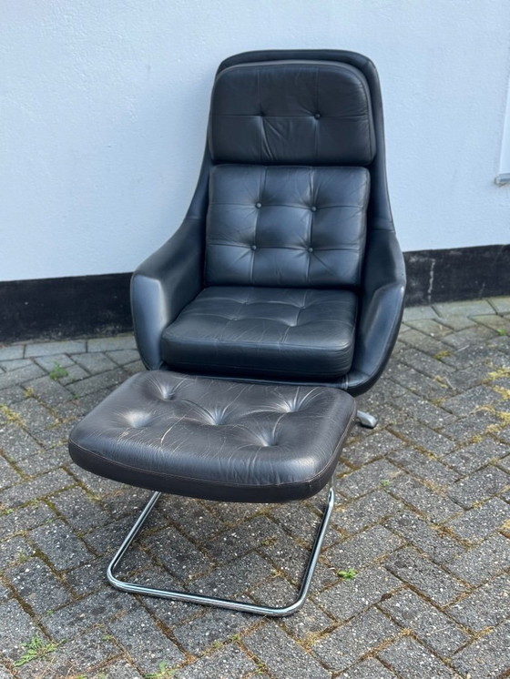 Image 1 of Vintage Bramia draaibare fauteuil met voetenbankje