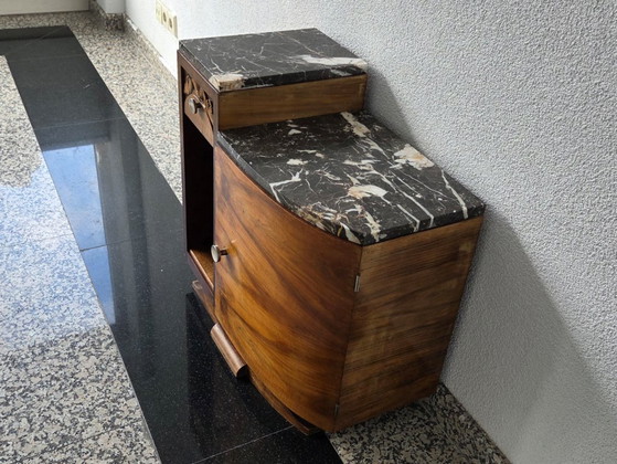 Image 1 of Mesita de noche original francesa de estilo Art Déco (nogal flameado y mármol) – década de 1930