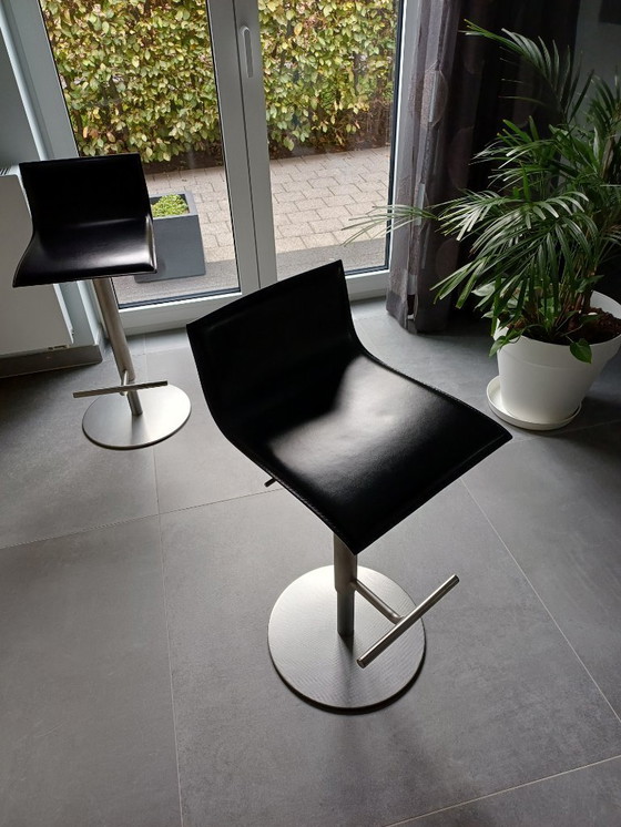 Image 1 of Taburete delgado de 2 barras