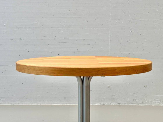 Image 1 of Table de salle à manger ronde en chêne et acier, années 1990