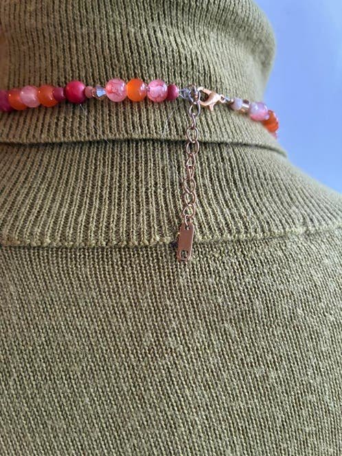 Image 1 of Nieuwe ketting rood/ oranje met oude medaille 