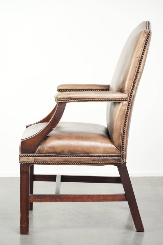 20th Century English Style Cowhide Leather Gainsborough Desk/Occasion Chair with a Luxurious Appearance (photo 5 of 12)