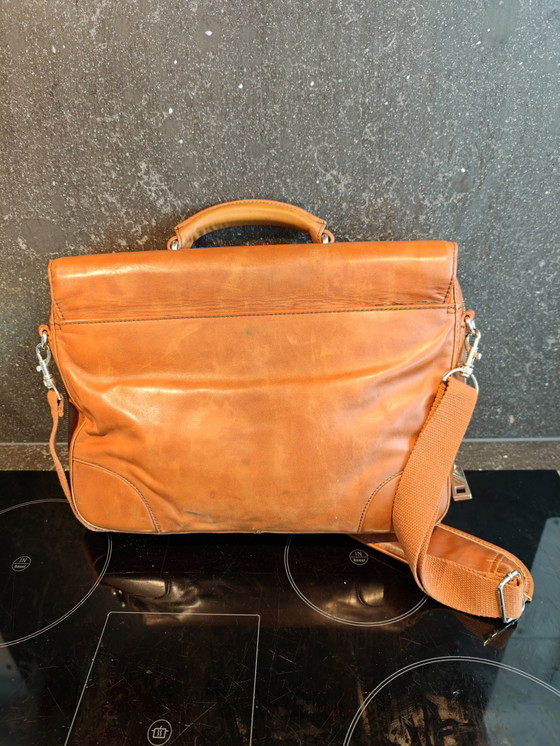 Image 1 of Echte HUGO BOSS bruin leren messengerbag met klep aan de voorkant,