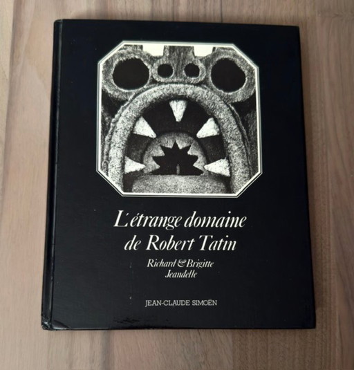 Het vreemde domein van Robert Tatin — Uitzonderlijk exemplaar met gesigneerde inscriptie en familieherkomst. (photo 2 of 8)
