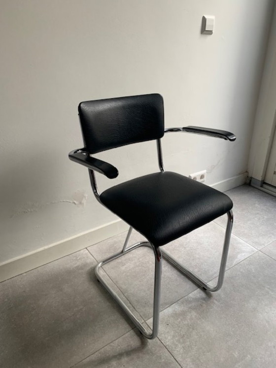Sedia a slitta con braccioli, nera, Sedie da pranzo, Cromo, Metallo, Nero, Bauhaus (foto 2 di 5)