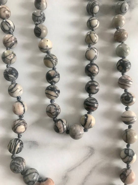 Image 1 of Lange halsketting met kralen van natuurlijke jaspis.