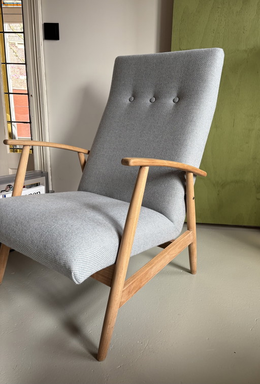 Fauteuil vintage danois récemment retapissé
