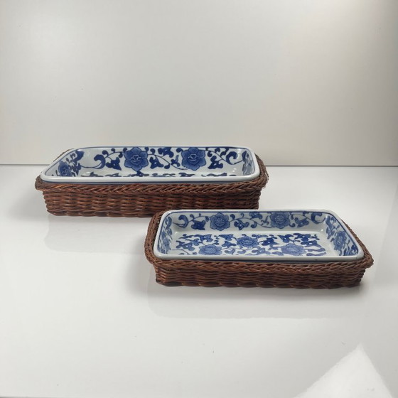 Image 1 of Set of 6 ceramic serving platters in white and blue floral pattern with woven wicker mount, 1970/80