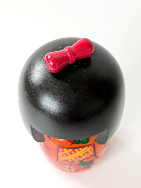 Image 1 of Vintage Japanse Kokeshi-pop | Handbeschilderd hout met herfstbladerendecoratie