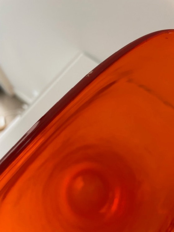 Image 1 of Jarrón soplado a mano en vidrio naranja intenso.