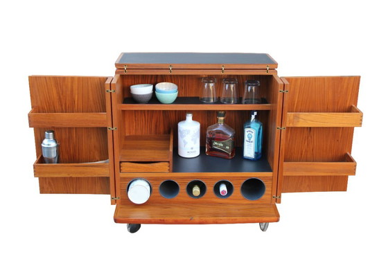Mueble bar danés de teca de Illum Wikkelsø para CFC Silkeborg, años 60 – Wood (photo 8 of 11)