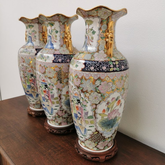 Image 1 of Set van 3 Vintage Oosterse vazen Balustervazen, Cantonporselein, porselein