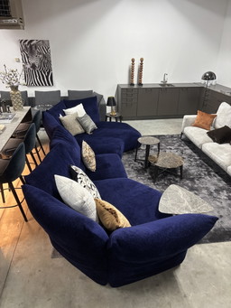 Divano componibile Edra Standard in tessuto viola e blu LP 30.180,-