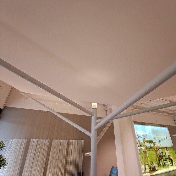 Image 1 of Extremis Tiki Gartentisch mit Sonnenschirm