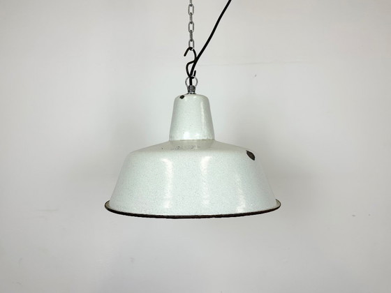Image 1 of Industriële witte geëmailleerde fabriekshanglamp van Zaos, jaren 60