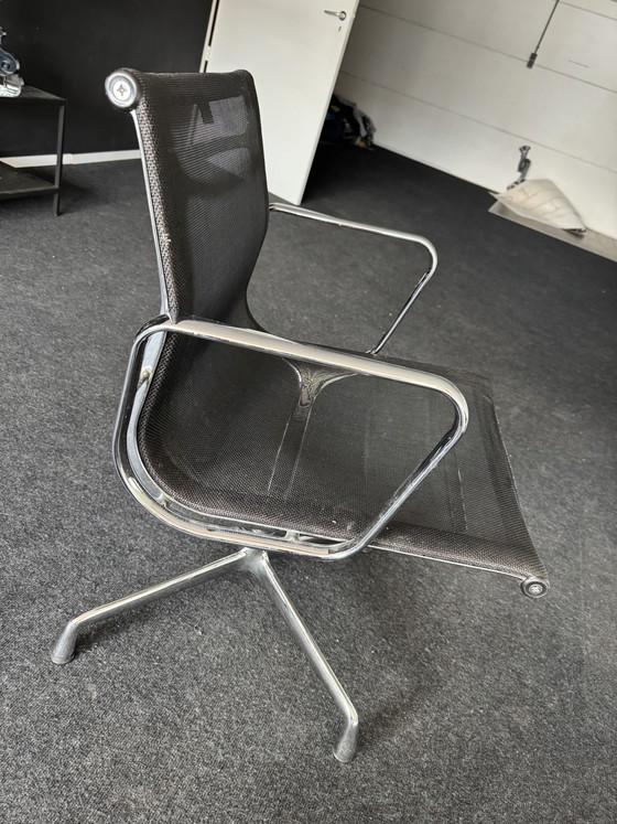 Image 1 of Fauteuil de bureau pivotant Vitra Eames Netwave ea108 ea 108