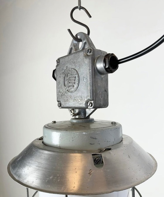 Image 1 of Lampada industriale a gabbia in alluminio con vetro opalino di Elektrosvit, anni '70