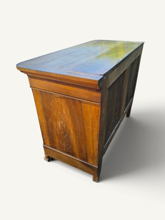 Antieke commode in Louis-Philippe-stijl van licht hout met vier laden. – Ladekasten, Wood, Brass (photo 5 of 5)