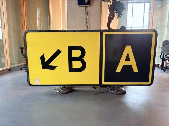 Image 1 of Boîte lumineuse d'aéroport d'origine